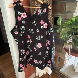 Sleeveless floral tunic EUC